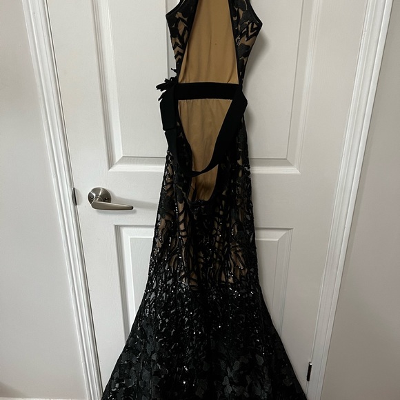 Long beautiful dress - Picture 4 of 6